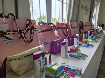 Banco de Vestuários transforma tecidos em acolhimento para mulheres da Restinga