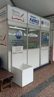 Banco de Livros recebe doações e lança obra escrita por pessoas privadas de liberdade na 72ª Feira do Livro de Porto Alegre